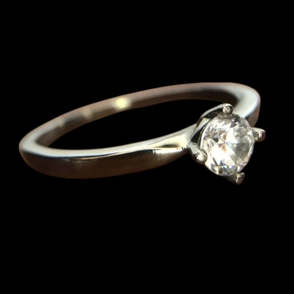 Sturdy silver-tone clear crystal fashion ring,  Size 10 - Picture 1 of 10